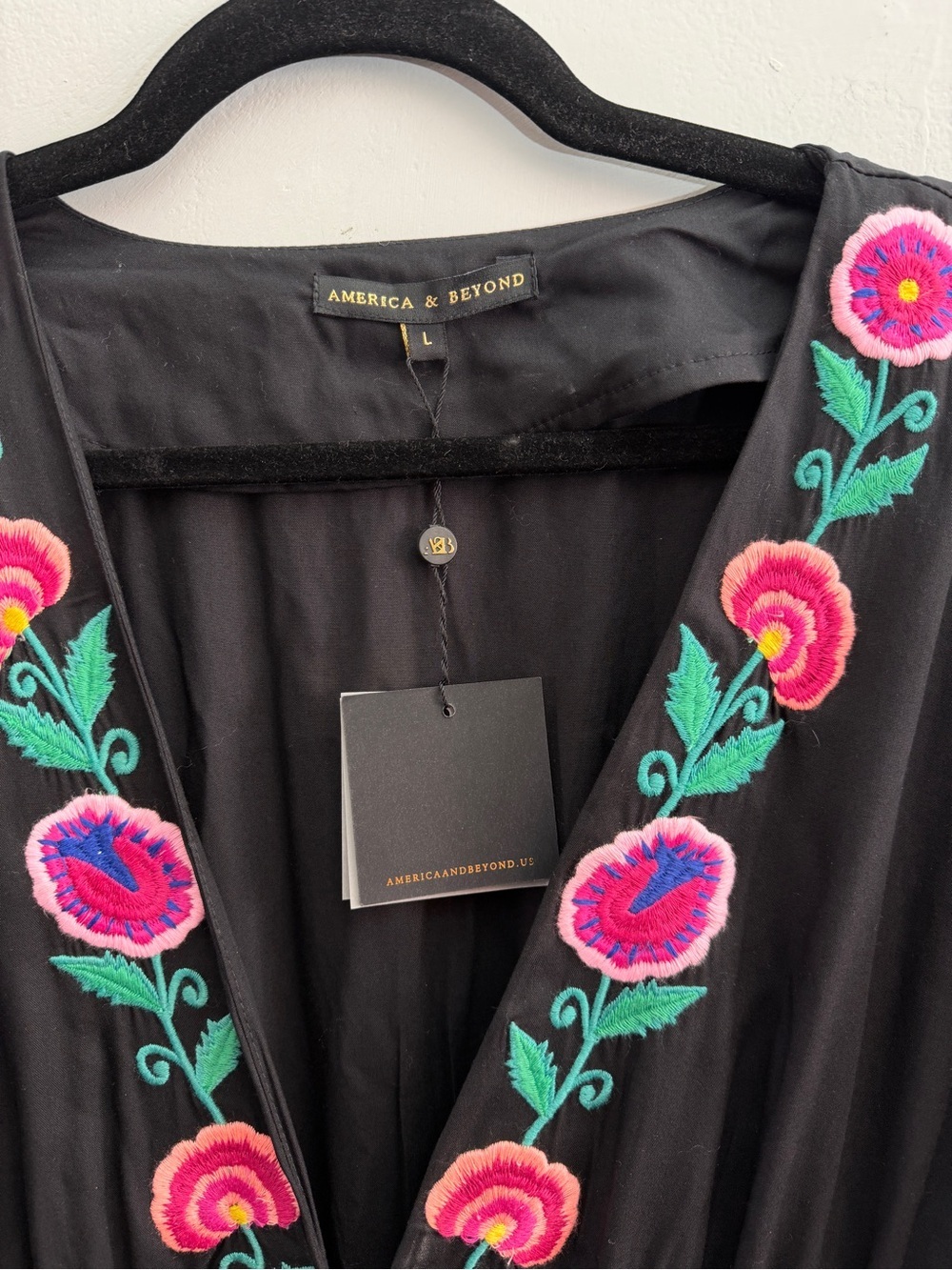 *New* American & Beyond Embroidered Kaftan, Size Large - Picture 4 of 10